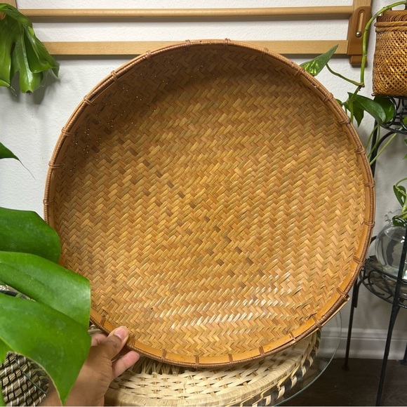Large woven circle rattan catch all - Picture 1 of 7